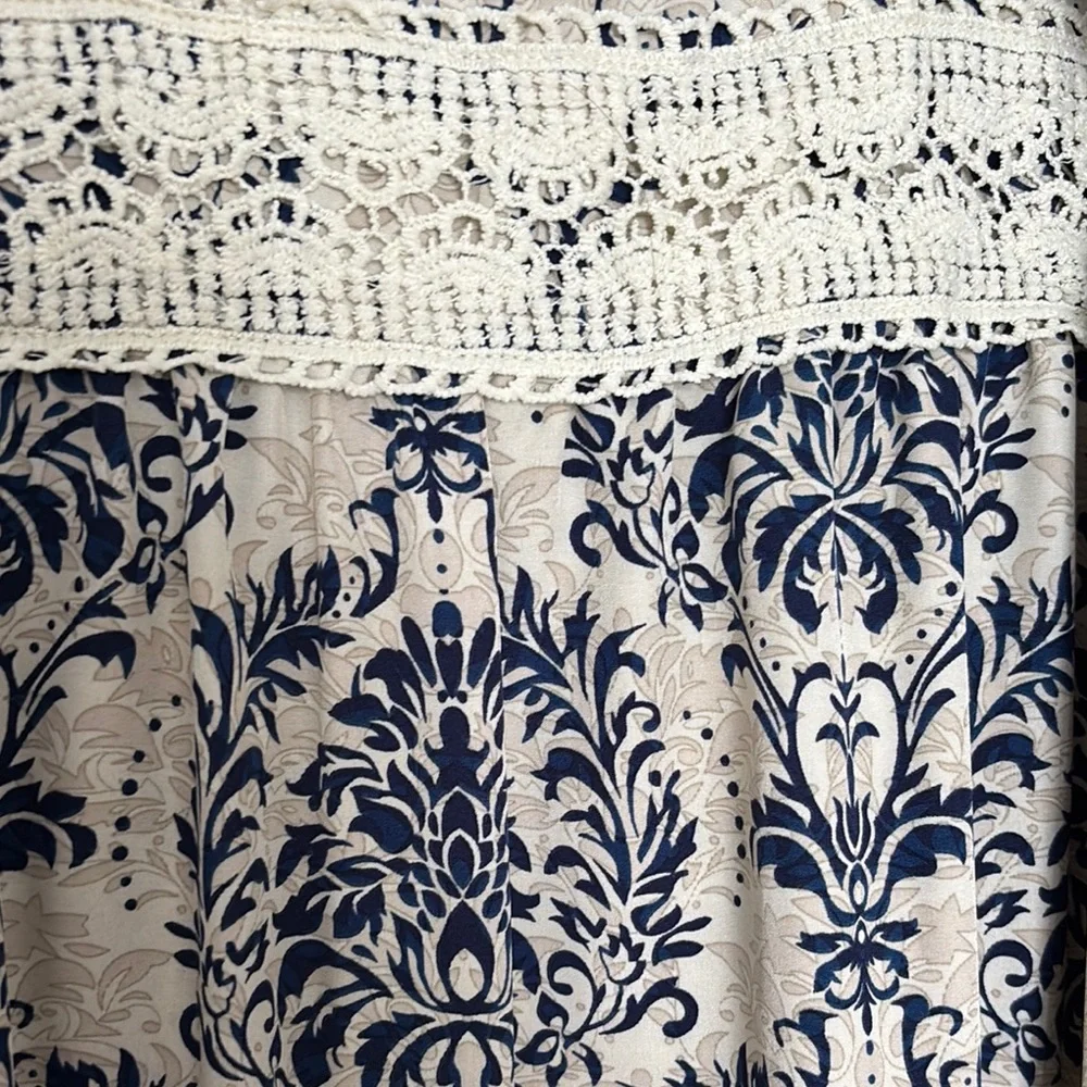Elegant Navy and Cream Patterned Dress - Picture 3 of 3